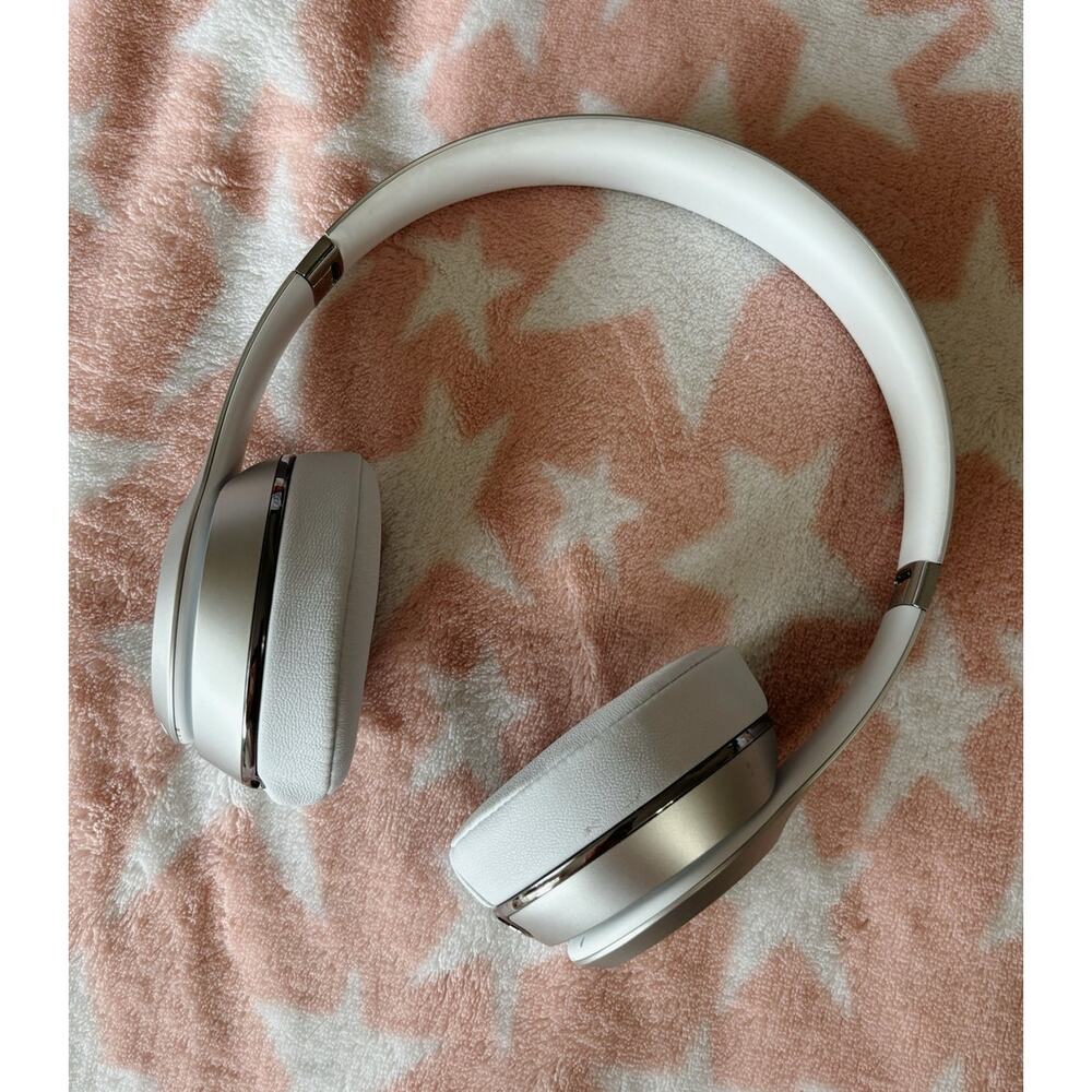 Silver Beats by Dr. Dre Solo 3 Wireless On-Ear Headphones - Picture 2 of 12